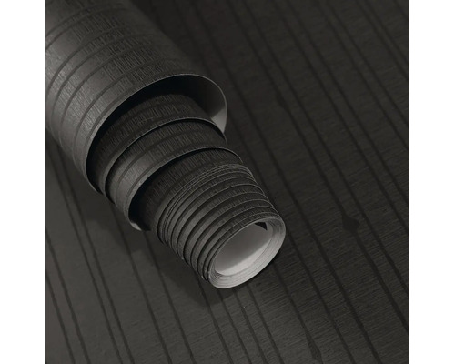 Role tapety s dřevěným vzhledem.