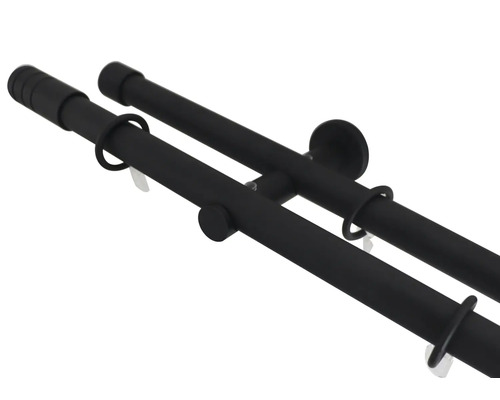 Dvojitá záclonová tyč s kroužky na zavěšení dvou záclon