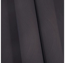 Detailní pohled na závěs s texturou