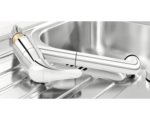 Kuchyňská baterie na dřezu