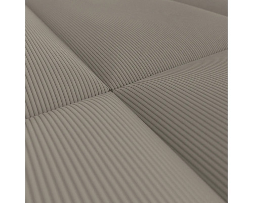 Detail prošívané pohovky s manšestrovým potahem