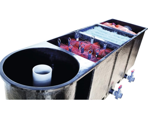 Vícekomorový filtrační systém pro zahradní jezírka s filtračními kartáči a filtračním materiálem