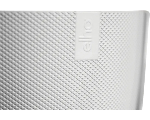 Detailní záběr květináče s logem Elho a kosočtvercovým vzorem