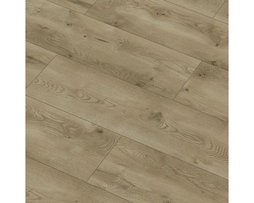 Detail laminátové podlahy s dřevěným vzhledem.