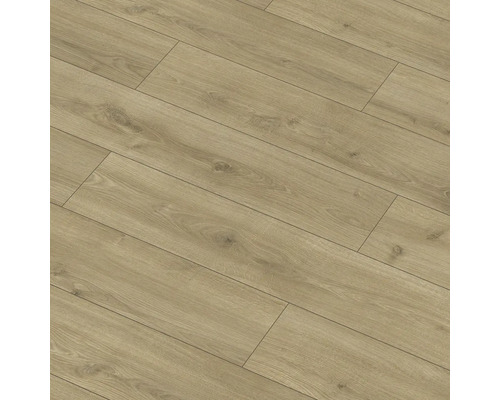 Položená laminátová podlaha se vzhledem dřeva