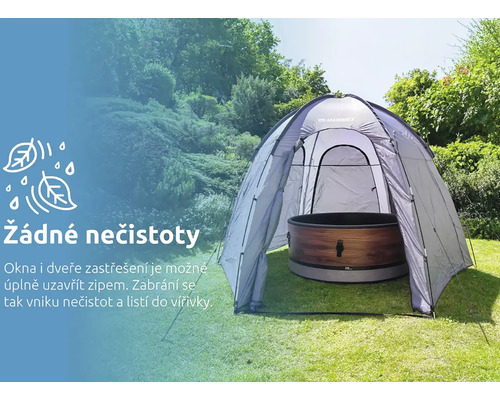 Vířivka se zastřešením na zahradě