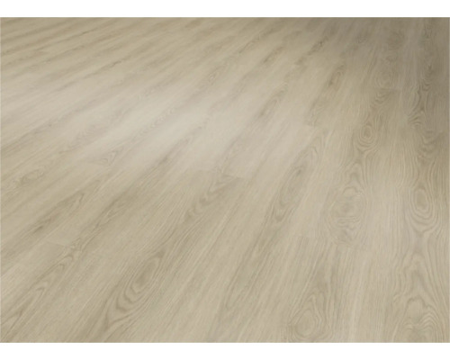 Položená laminátová podlaha s dřevěným vzhledem