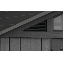 Detailní pohled na zahradní domek s větrací mřížkou
