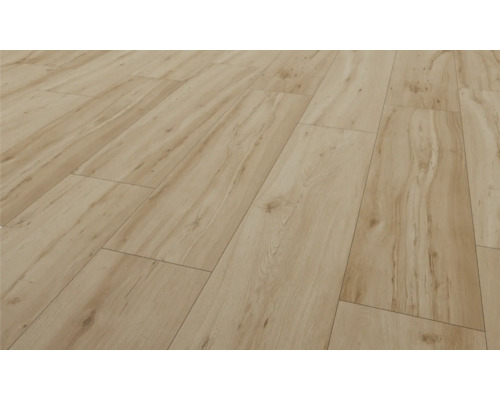 Položená laminátová podlaha se vzhledem dřeva