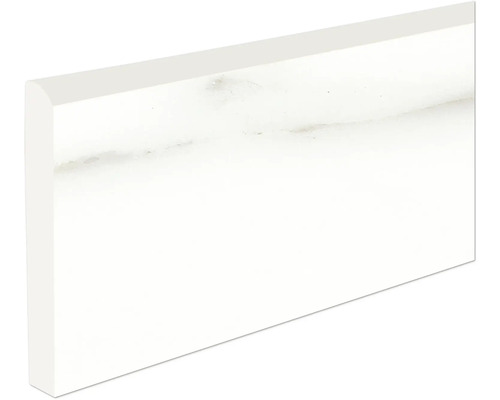 Bílý mramorový okenní parapet