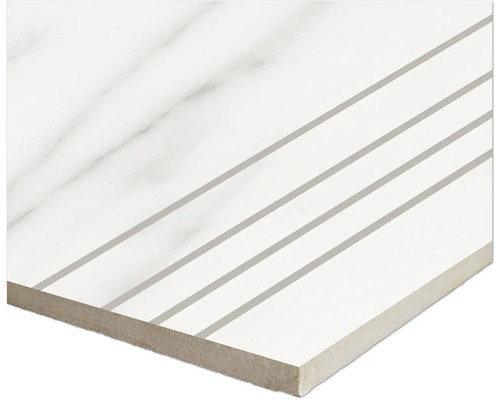 Bílá dlaždice s proužkovaným vzorem