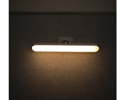 Svítící LED nástěnné svítidlo pro vnitřní prostory