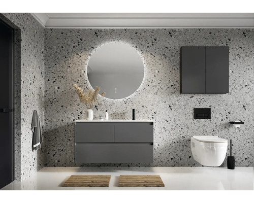 Moderní koupelna s umyvadlovou skříňkou, zrcadlem s osvětlením a závěsným WC.