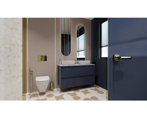 Světlá koupelna s umyvadlovou skříňkou, zrcadly, toaletou a moderními armaturami.