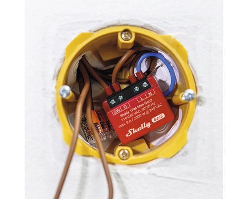 Shelly 1PM Mini Gen3 v rozvodné krabici s kabely