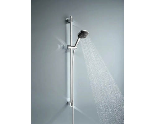 Sprchový set s tyčí a ruční sprchou v provozu