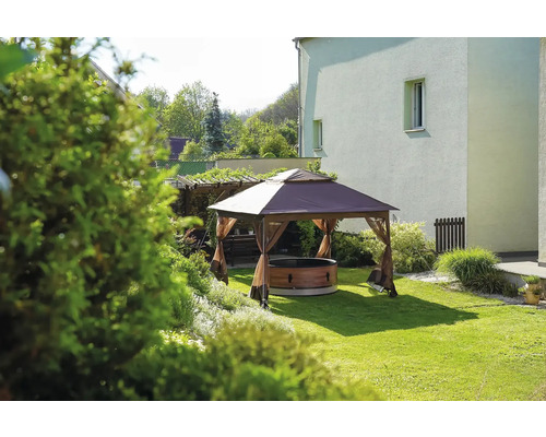 Zahrada s altánem a kulatým bazénem