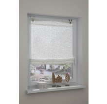 Okno s látkovými roletami pro dekoraci a zatemnění