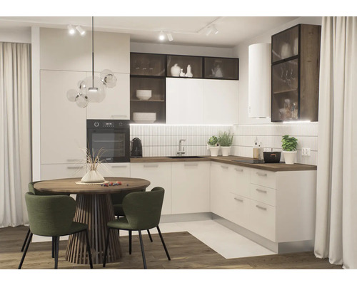 Světlá kuchyně s jídelním stolem a židlemi, vybavená vestavěnými skříněmi a moderními spotřebiči.