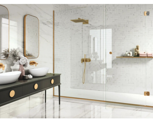 Moderní koupelna s dvojitým umyvadlem, zrcadly a sprchovým koutem