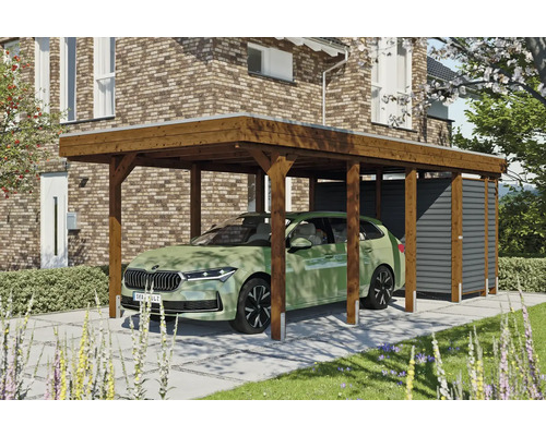 Dřevěný přístřešek pro auto s úložným prostorem a zaparkovaným autem před domem