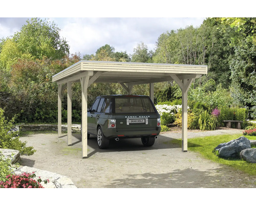 Auto pod dřevěným carportem pro jedno auto