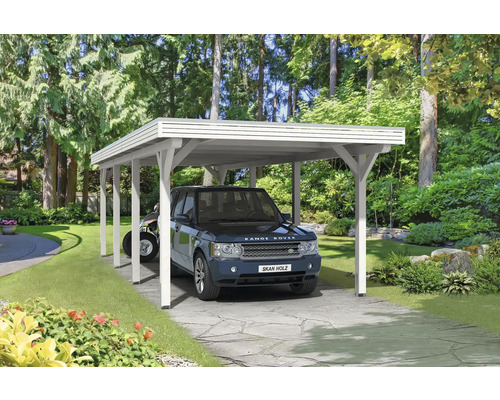 Přístřešek na auto SKAN HOLZ Spessart vč. bílých sloupkových kotev, 355 x 846 cm Bílý dřevěný přístřešek pro auto s zaparkovaným autem pod ním a motocyklem v pozadí