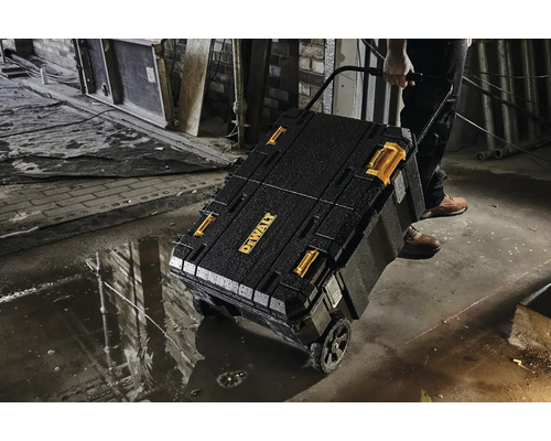 Box na nářadí Dewalt s kolečky a rukojetí pro snadný transport nářadí