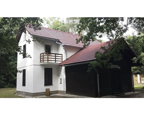 Dvoupatrový dům s garáží a taškovou střechou