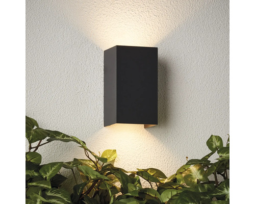 Černé kovové venkovní nástěnné svítidlo se světelným efektem