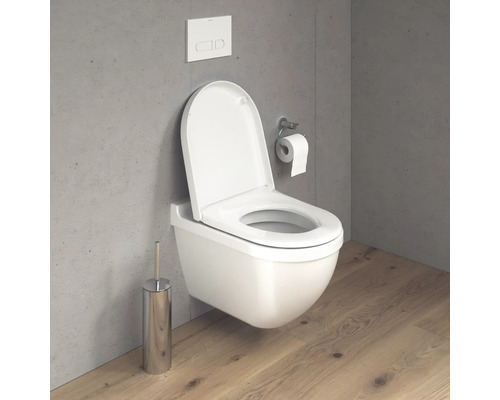 Závěsné WC s otevřeným splachovacím kruhem, ovládací tlačítko, držák toaletního papíru a WC štětka