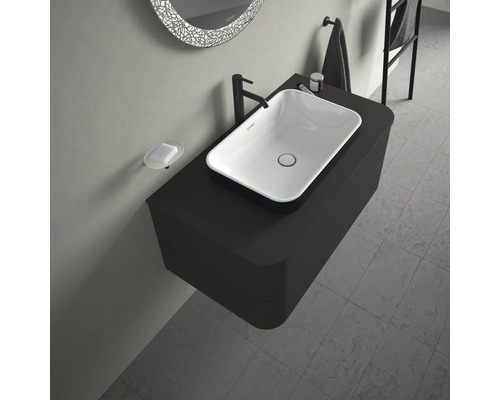 Koupelna s umyvadlem, skříňkou pod umyvadlo a zrcadlem