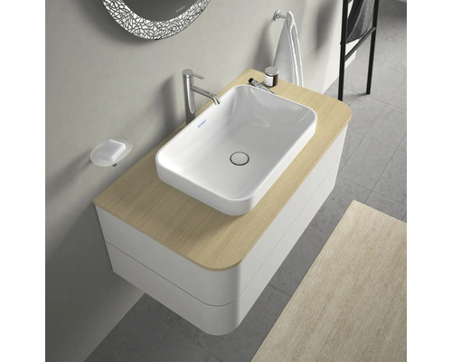 Moderní koupelna s umyvadlem na desku na skříňce pod umyvadlo