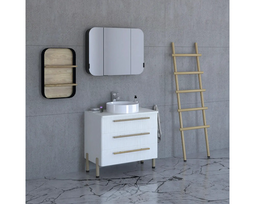 Moderní koupelnový komplet s umyvadlem, zrcadlovou skříňkou, regálem a žebříkem