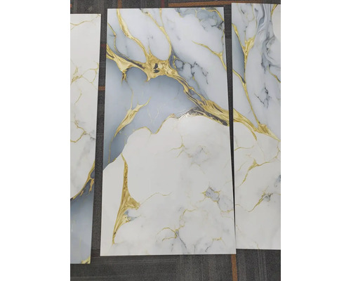 Dlaždice s mramorovým vzhledem a zlatými akcenty