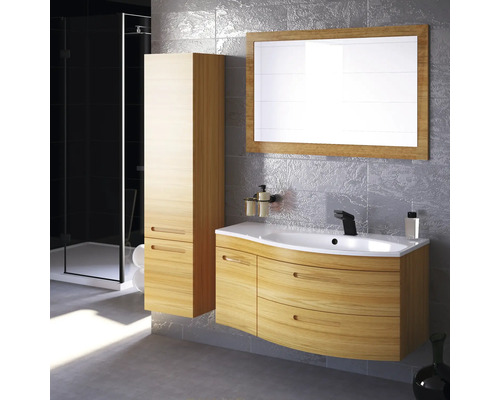 Koupelna s umyvadlovou skříňkou, zrcadlovou skříňkou a sprchovým koutem pro světlé a uspořádané prostředí