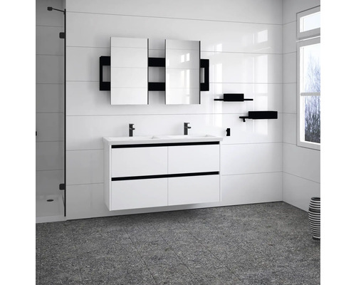 Moderní koupelna s bílým dvojitým umyvadlem a zrcadlovou skříňkou