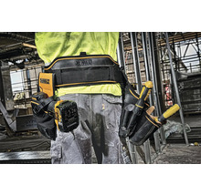 Řemeslník s brašnou na opasek na nářadí DeWalt