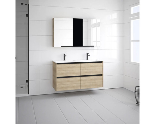 Moderní koupelna s umyvadlovou skříňkou, dvojitým umyvadlem, zrcadlem a bočním sprchovým koutem