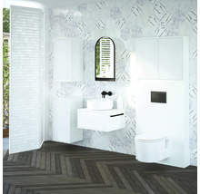 Moderní koupelna s umyvadlem, zrcadlovou skříňkou, toaletou a dřevěnou podlahou