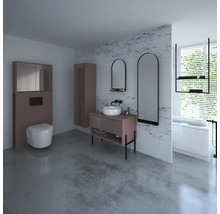 Světlá koupelna s umyvadlem, zrcadly, toaletou, vanou a nábytkem