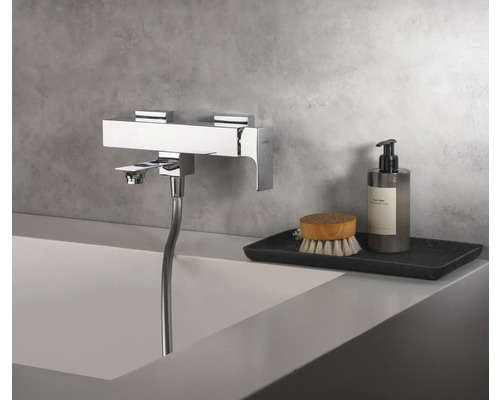 Vanová baterie chromová s ruční sprchou na okraji vany