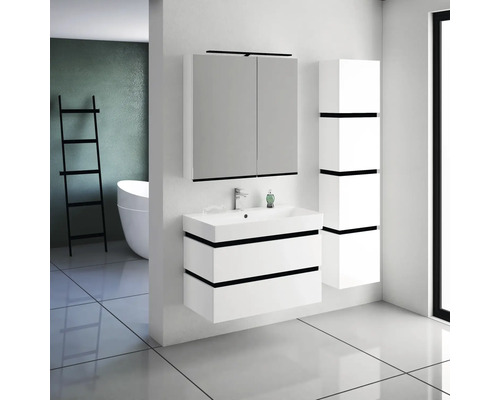 Koupelna s umyvadlovou skříňkou, zrcadlovou skříňkou a vysokou skříňkou ve světlém designu