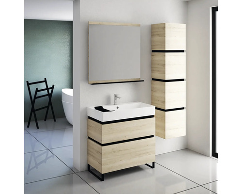 Koupelnová scéna s umyvadlovou skříňkou, zrcadlem a vysokou skříní ve vzhledu dřeva s tmavými akcenty