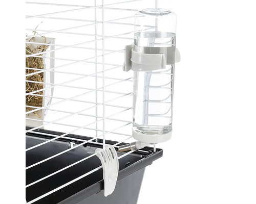 Napáječka pro malá zvířata připevněná ke kleci