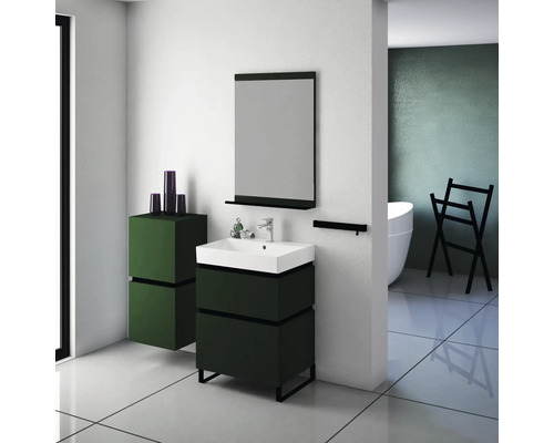 Moderní koupelna s umyvadlem, zrcadlem a úložným prostorem