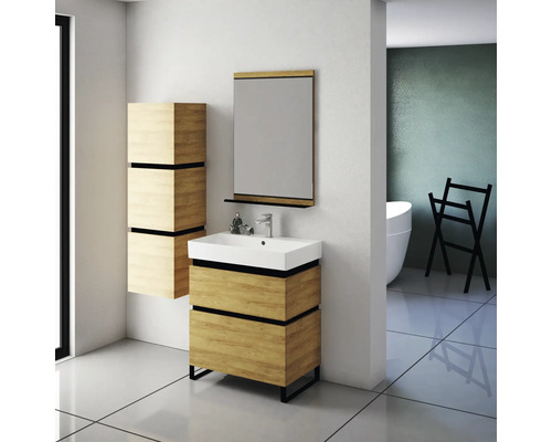 Moderní koupelna s umyvadlem, zrcadlovou skříňkou a vysokou skříní ve vzhledu dřeva.