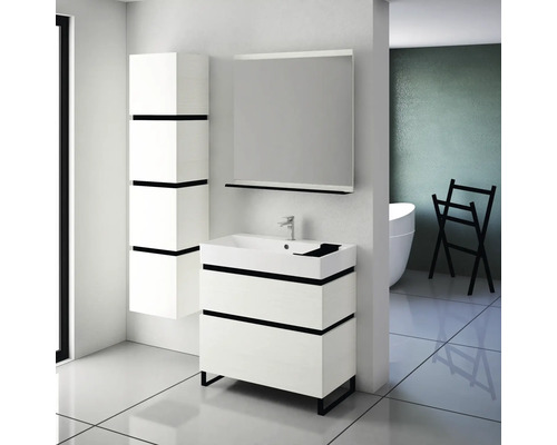 Moderní koupelna s umyvadlovou skříňkou, zrcadlovou skříňkou a vysokou skříňkou.