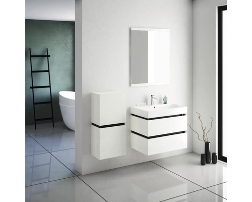 Moderní koupelna s umyvadlem, zrcadlovou skříňkou a vysokou skříňkou v bílé barvě