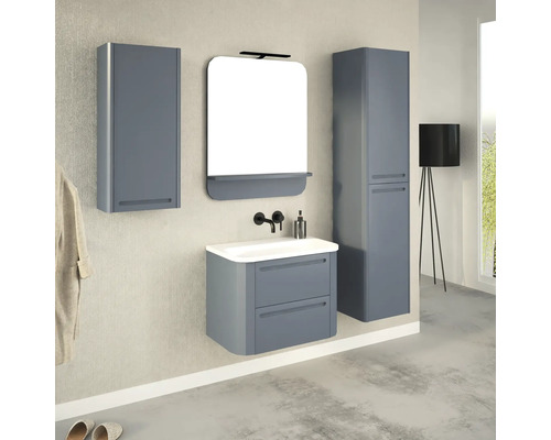 Koupelna s umyvadlovou skříňkou, zrcadlovou skříňkou a vysokou skříní